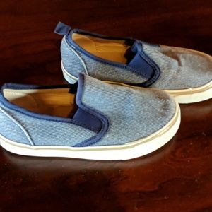 Old navy canvas slip on Shoes, toddler size 8/2T